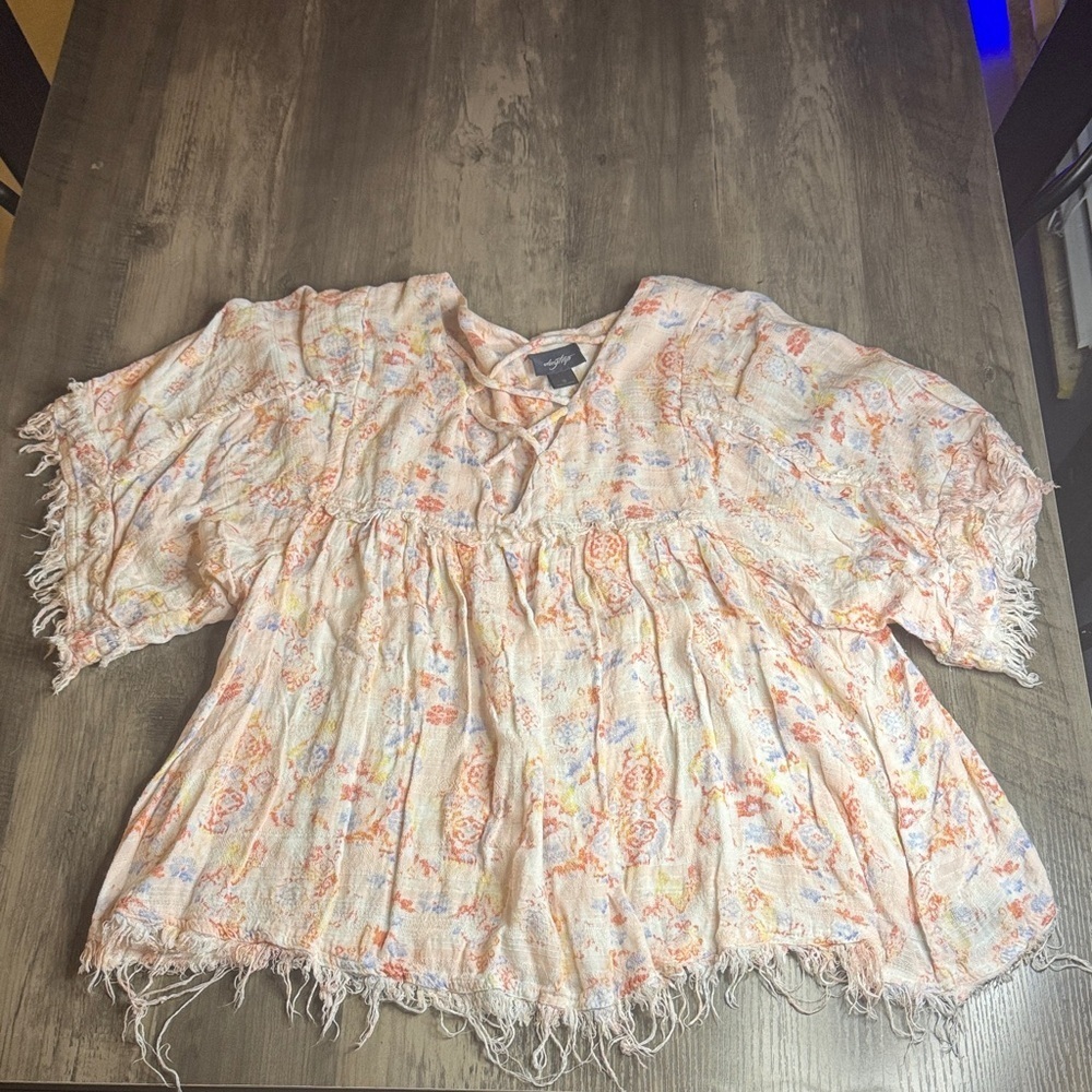 Daytrip Women's Butterfly Sleeve Floral Top in Soft Pink and Cream
